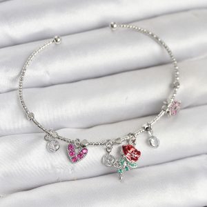 Gül Charmlı Gümüş Renk Pirinç Kadın Bileklik