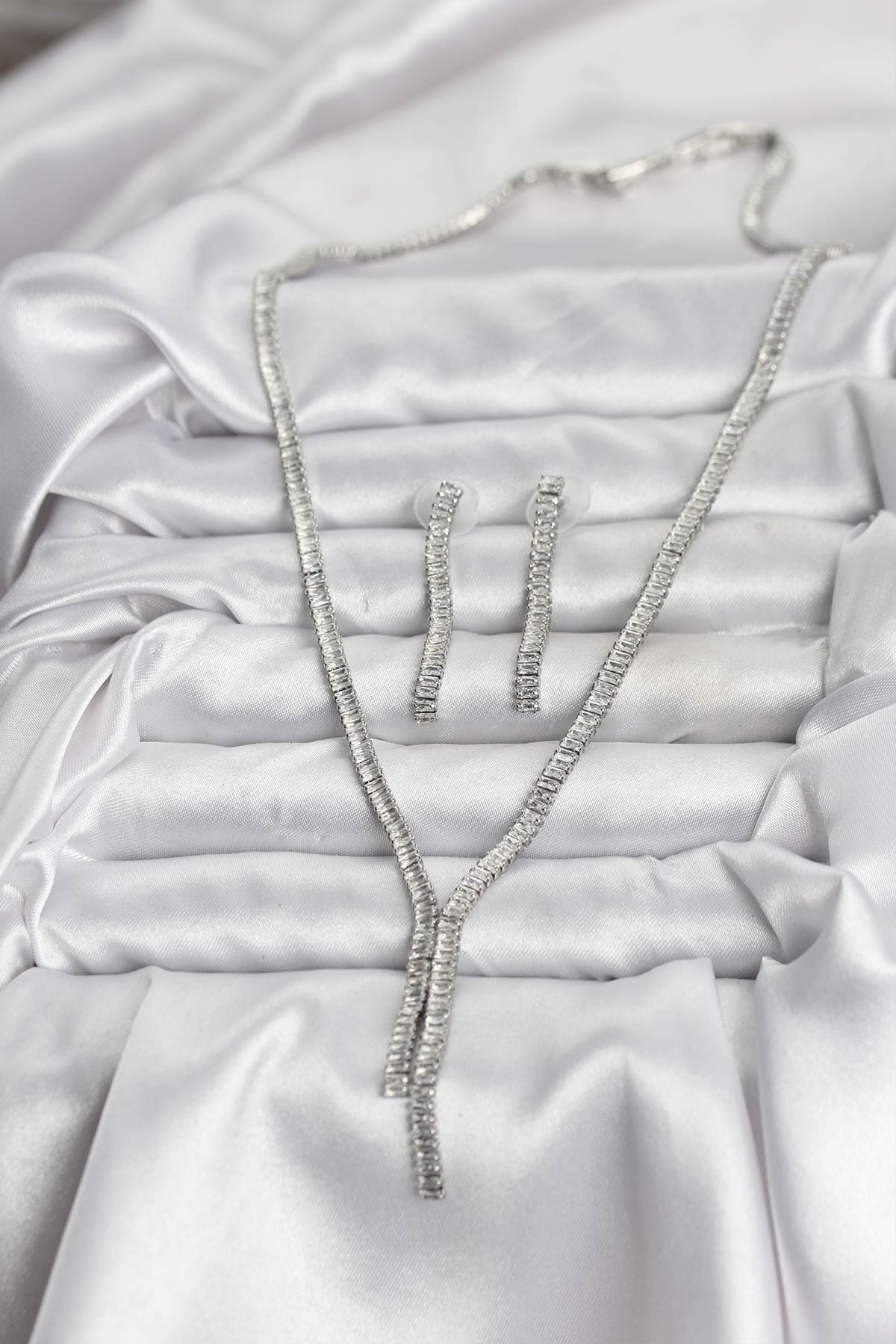 Gümüş Renk Baget Zirkon Taşlı Kadın Kolye Küpe Set