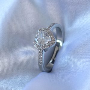 Gümüş Renk Kalp Zirkon Taşlı Charm Model Pirinç Kadın Yüzük