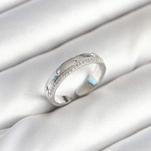 Gümüş Renk Şerit Zirkon Taşlı Kadın Yüzük