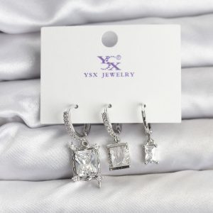 Gümüş Renk Zirkon Taşlı Kadın Küpe