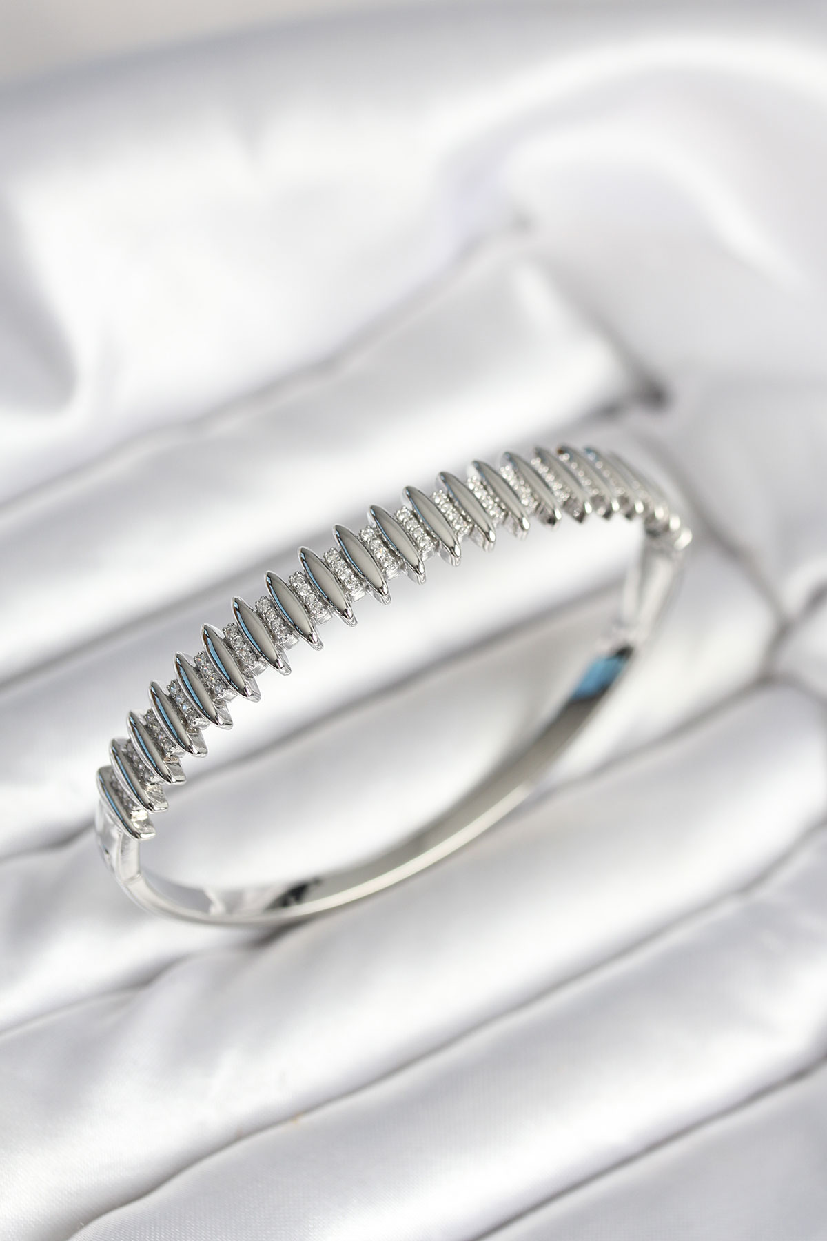 Gümüş Renk Zirkon Taşlı Pirinç Kadın Kelepçe