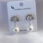 Gümüş Renk Zirkon Taşlı Sallantı İnci Model Kadın Küpe