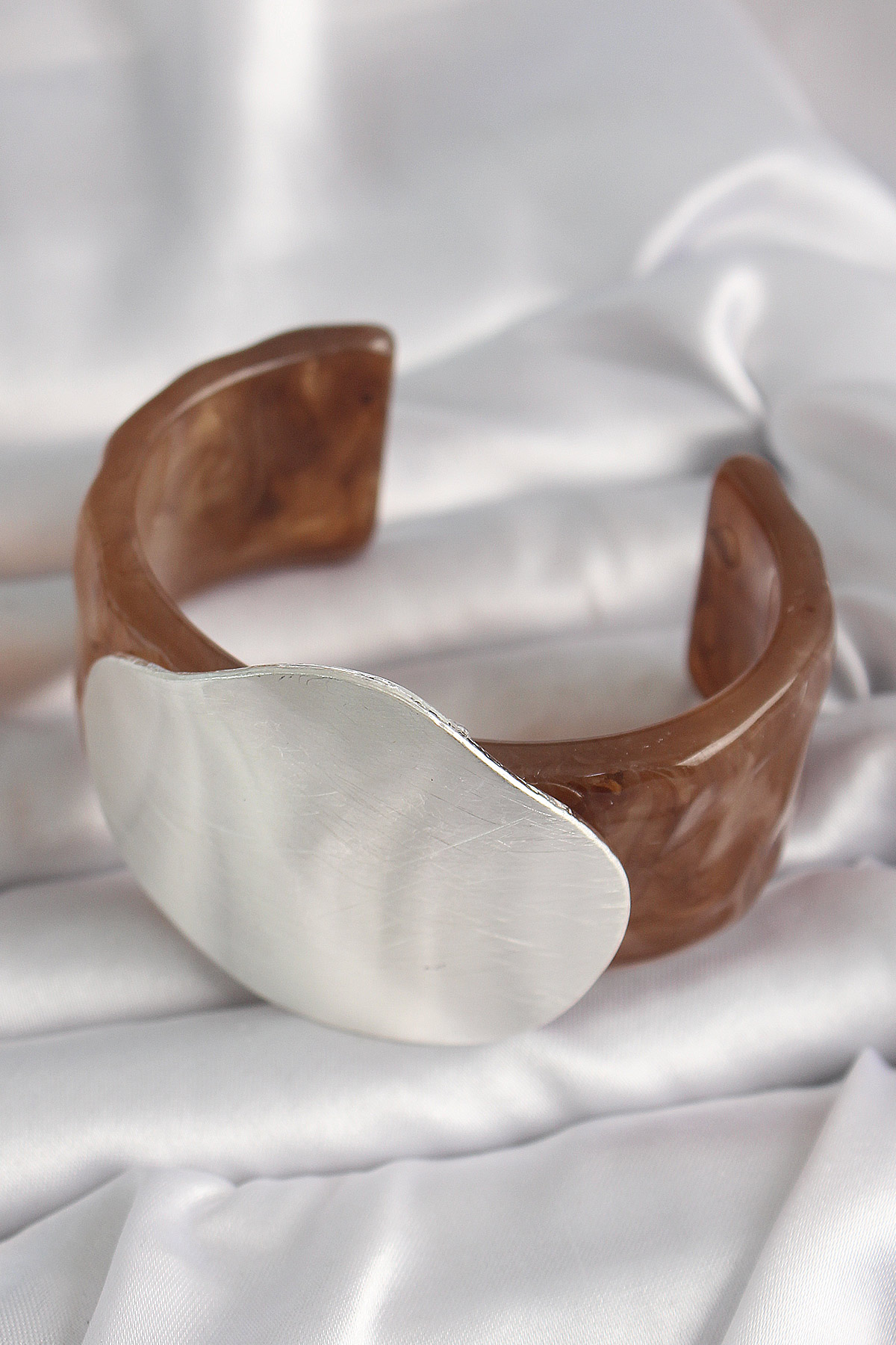 Kahverengi Mermer Desen Akrilik Plastik Gümüş Plaka Model Vintage Kadın Bilezik