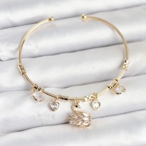 Kuğu Charmlı Gold Renk Kadın Bileklik