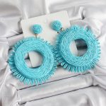 Mavi Püsküllü Halka Figürlü Hasır Örgü Model Gold Renk Kadın Küpe