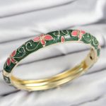 Mineli Pirinç Yeşil Çiçek Motifli Gold Kadın Kelepçe