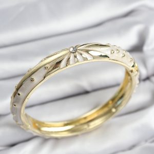 Mineli Pirinç Zirkon Taşlı Bej Desen Motifli Gold Kadın Kelepçe