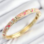 Mineli Pirinç Zirkon Taşlı Pembe Çiçek Motifli Gold Kadın Kelepçe