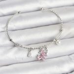 Pembe Kelebek Charmlı Gümüş Renk Kadın Bileklik