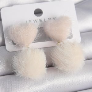 Pembe Renk Tüylü Kalp Ponpon Model Kadın Küpe