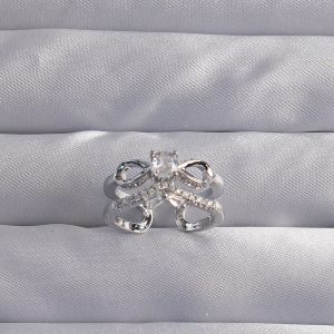 Pirinç Ayarlamalı Gümüş Renk Zirkon Taşlı 2li Görünüm Fiyonk Yüzük