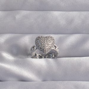 Pirinç Ayarlamalı Gümüş Renk Zirkon Taşlı Bombeli Kalp Yüzük