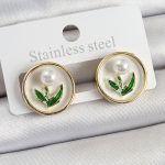 Pirinç Beyaz Mineli Lale Figürlü Sanatsal Portre Model Gold Renk Kadın Küpe