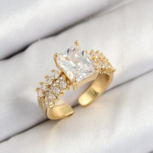 Pirinç  Büyük Zirkon Taşlı Model Gold Renk Kadın Yüzük