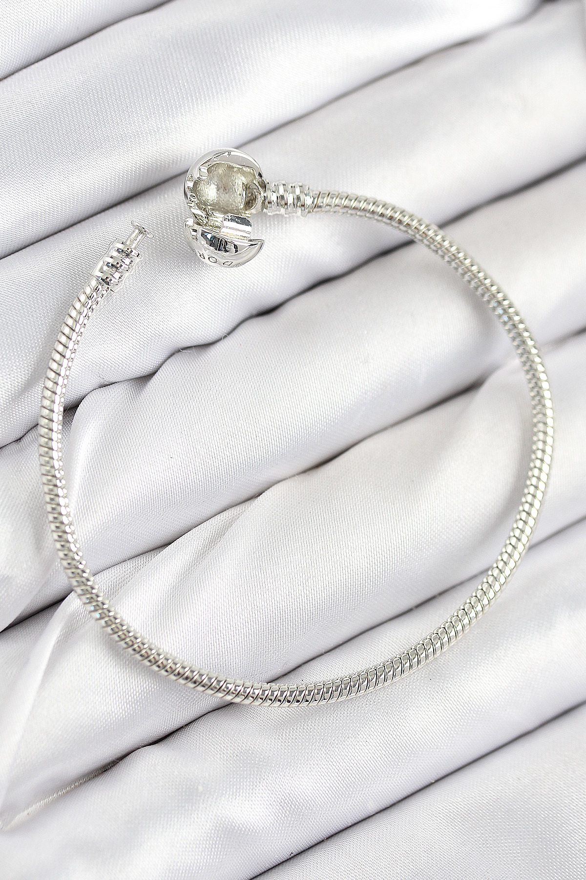 Pirinç Charm Topcuk Model Gümüş Renk Kadın Bileklik