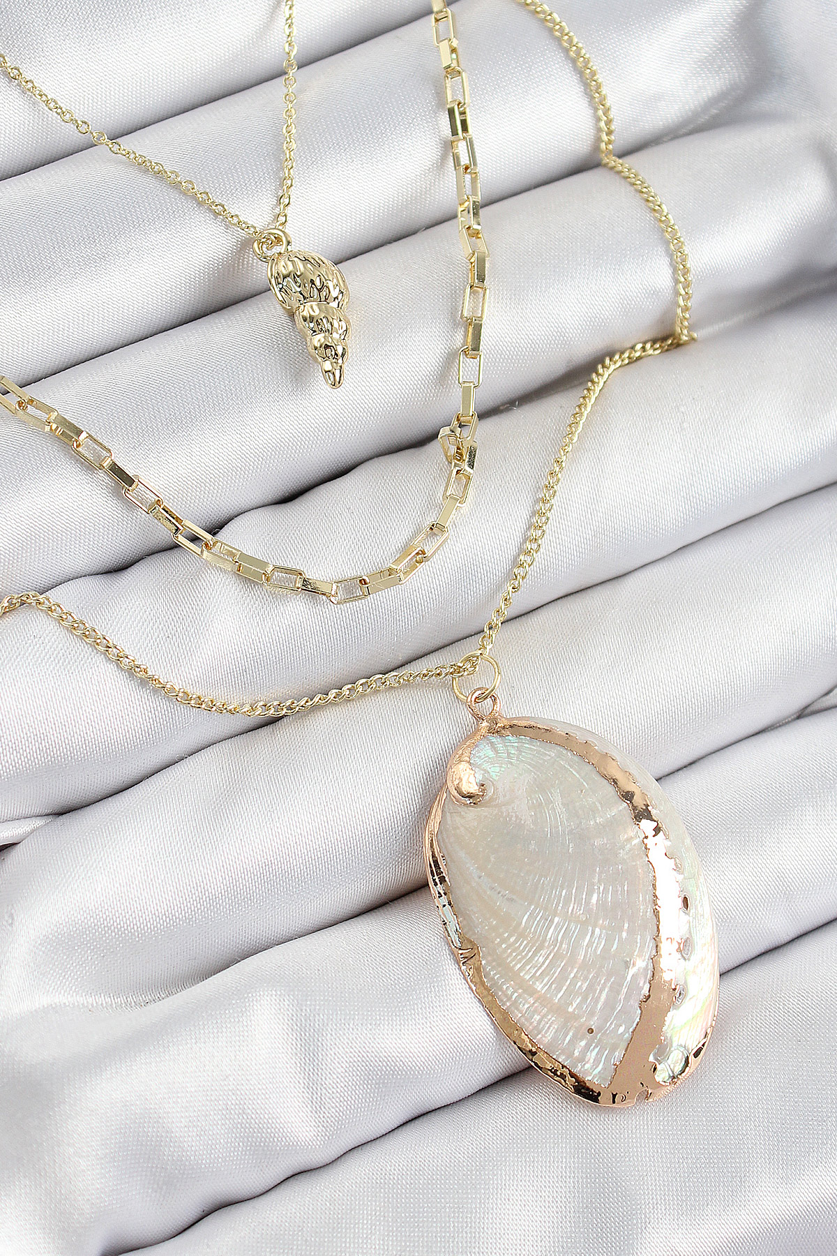 Pirinç Çoklu Zincirli İstiridye Model Gold Renk Kadın Kolye