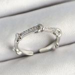 Pirinç Düğüm Figürlü Zirkon Taşlı Gümüş Renk Ayarlanabilir Kadın Yüzük