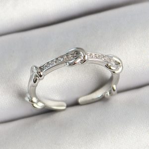 Pirinç Düğüm Figürlü Zirkon Taşlı Gümüş Renk Ayarlanabilir Kadın Yüzük