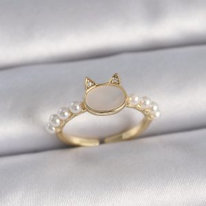 Pirinç Gold Renk Ayarlanabilir Beyaz Mineli Kedi Model İnci Detay Kadın Yüzük