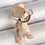 Pirinç Gold Renk Beyaz Mineli Doktor Model Kadın Broş