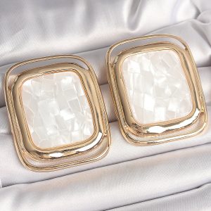 Pirinç Gold Renk Beyaz Mineli Kare Model Kadın Küpe