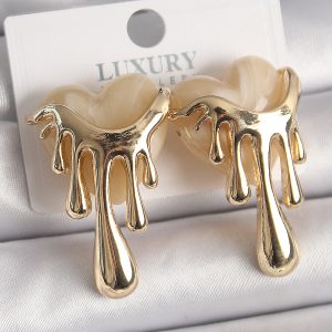 Pirinç Gold Renk Beyaz Sedefli Akan Kalp Model Kadın Küpe