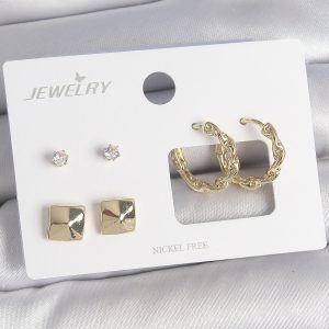 Pirinç Gold Renk Burgu Halka Model Zirkon Taşlı Kare Detay 3 Çift Kadın Küpe Seti