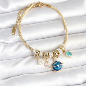 Pirinç Gold Renk Dünya Charmlı Kadın Bileklik