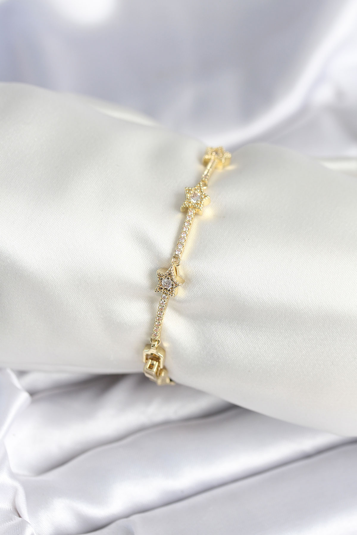 Pirinç Gold Renk Halley Yıldız Model Kadın Bileklik