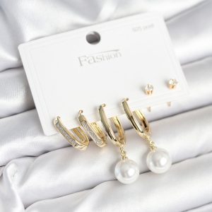 Pirinç Gold Renk İnci Detaylı 925 Ayar Gümüş Çivili Kadın Küpe Seti