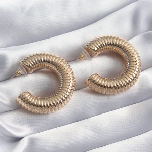 Pirinç Gold Renk İşleme Detay Halka Model Kadın Küpe