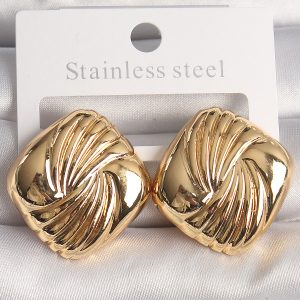 Pirinç Gold Renk İşlemeli Kare Model Kadın Küpe