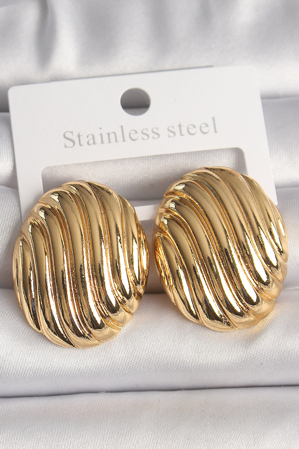 Pirinç Gold Renk İşlemeli Oval Model Kadın Küpe