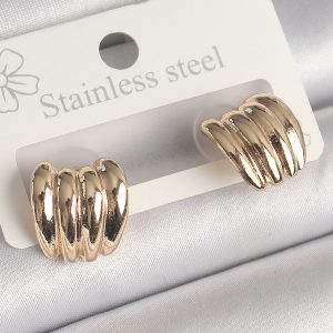 Pirinç Gold Renk İşlemeli Yarım Halka Model Kadın Küpe