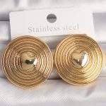 Pirinç Gold Renk Kalp İşlemeli Daire Plaka Model Kadın Küpe