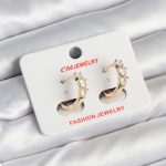 Pirinç Gold Renk Kalpli Zirkon Taşlı Kadın Küpe