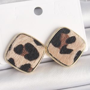 Pirinç Gold Renk Kare Leopar Model Kadın Küpe