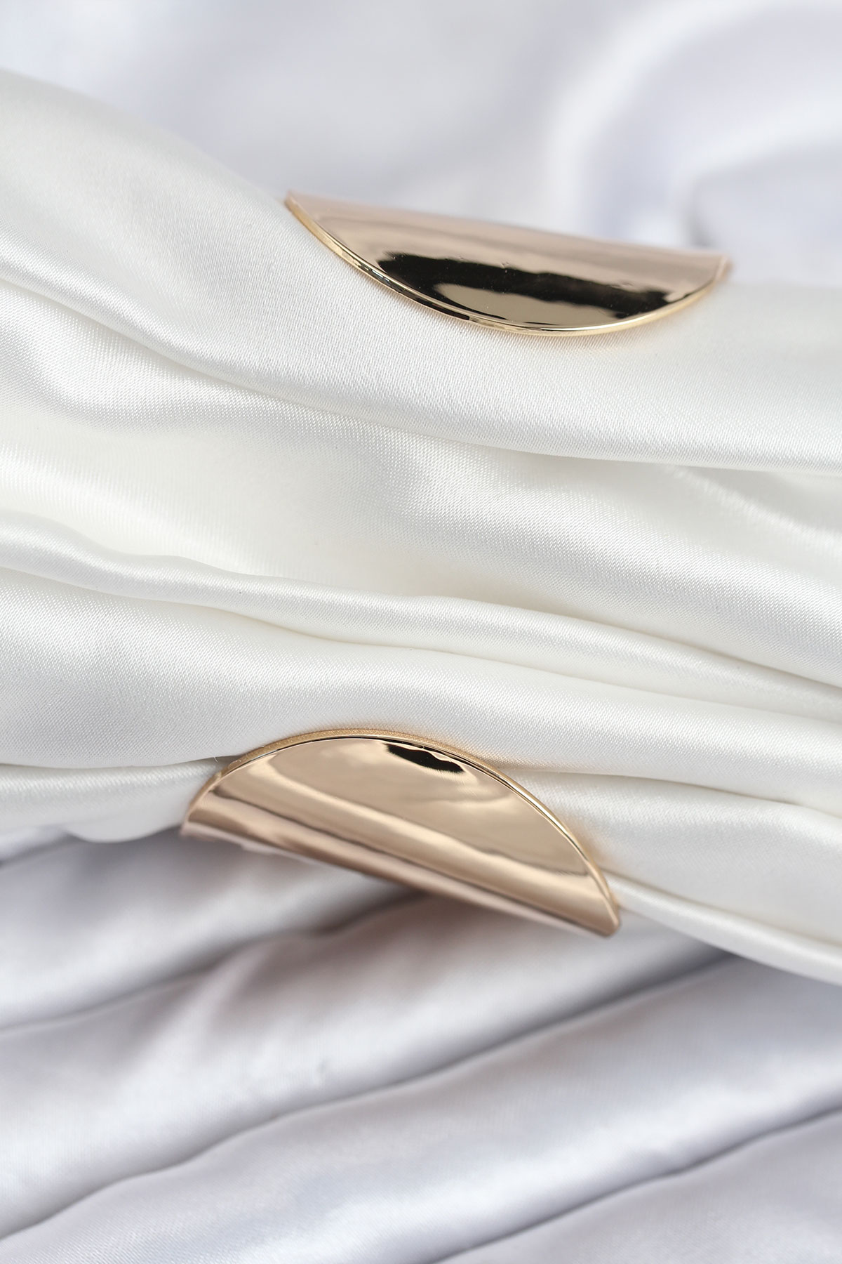 Pirinç Gold Renk Kıvrımlı Yarım Kelepçe Bileklik