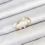 Pirinç Gold Renk Minimal Yonca Detaylı Kadın Yüzük