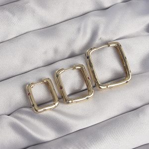 Pirinç Gold Renk Renkli Zirkon Taşlı Kare Model Küpe Seti