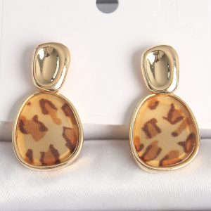 Pirinç Gold Renk Sallantı Leopar Desen Kare Model Kadın Küpe