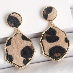 Pirinç Gold Renk Sallantı Leopar Desen Plaka Model Kadın Küpe