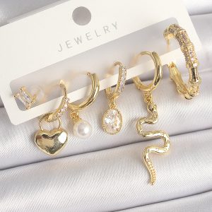 Pirinç Gold Renk Sallantı Yılan Model Zirkon Taşlı Halka Kilit Kalp Detay Kadın Küpe Seti