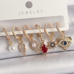 Pirinç Gold Renk Sallantı Zirkon Taşlı Fatma Ana El Figür Kadın Küpe Seti