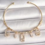 Pirinç Gold Renk Sallantı Zirkon Taşlı Messika Figür Charm Kadın Bileklik