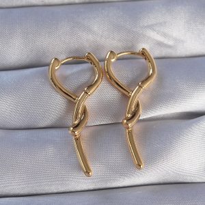 Pirinç Gold Renk Sarmal Çubuk Tasarımlı Uzun Küpe