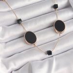 Pirinç Gold Renk Siyah Renk Oval Siyah Küp Detay Kadın Kolye