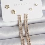 Pirinç Gold Renk Su Yolu Zirkon Taşlı Sallantı Model Çiçek Detay 925 Ayar Gümüş Çivi Kadın Küpe Seti