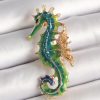 Pirinç Gold Renk Yeşil Deniz Atı Model Zirkon Taş Detay Kadın Broş